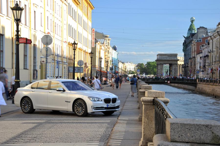  BMW 7-Series 2013 года  (фото 98 из 123)